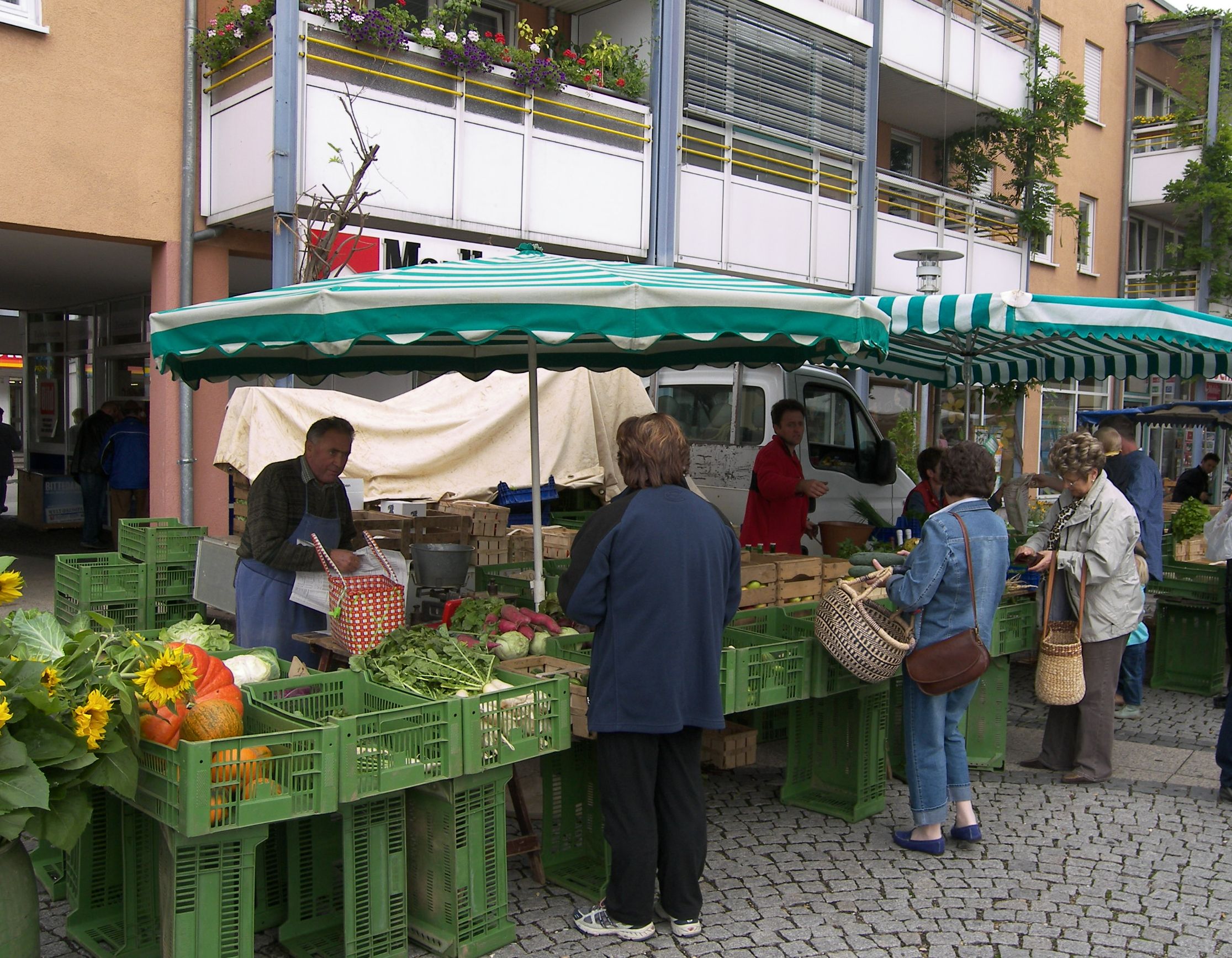 Wochenmarkt Sonntag In Der Nähe Gemeinde Rosengarten | Wochenmarkt
